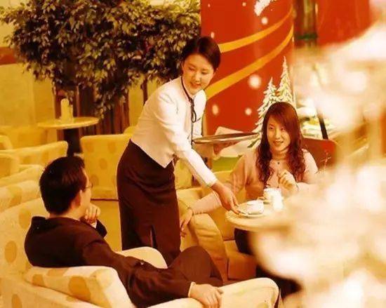 餐飲服務中的26個尷尬場景, 優(yōu)秀服務員一句話化解!