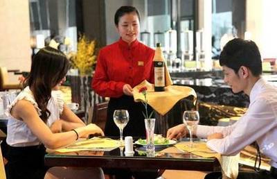 餐飲服務(wù)的16個&ldquo;怎么辦&rdquo;,服務(wù)員這樣應(yīng)變就對了