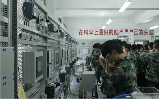 走進校園，共筑未來 新生實訓工廠、實驗室參觀與教育咨詢服務體驗