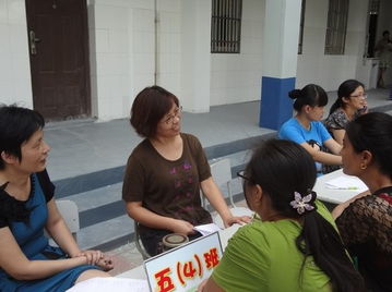 雙河新村小學舉辦“教育咨詢暖人心，家校共育促成長”教育咨詢服務活動